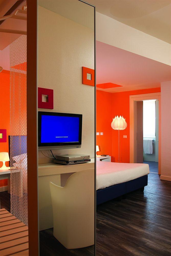 G Hotel Pomezia Esterno foto