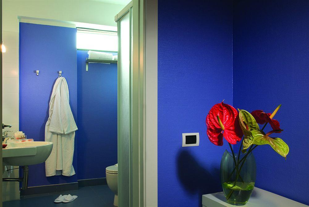 G Hotel Pomezia Esterno foto