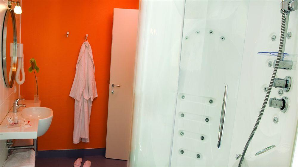 G Hotel Pomezia Esterno foto